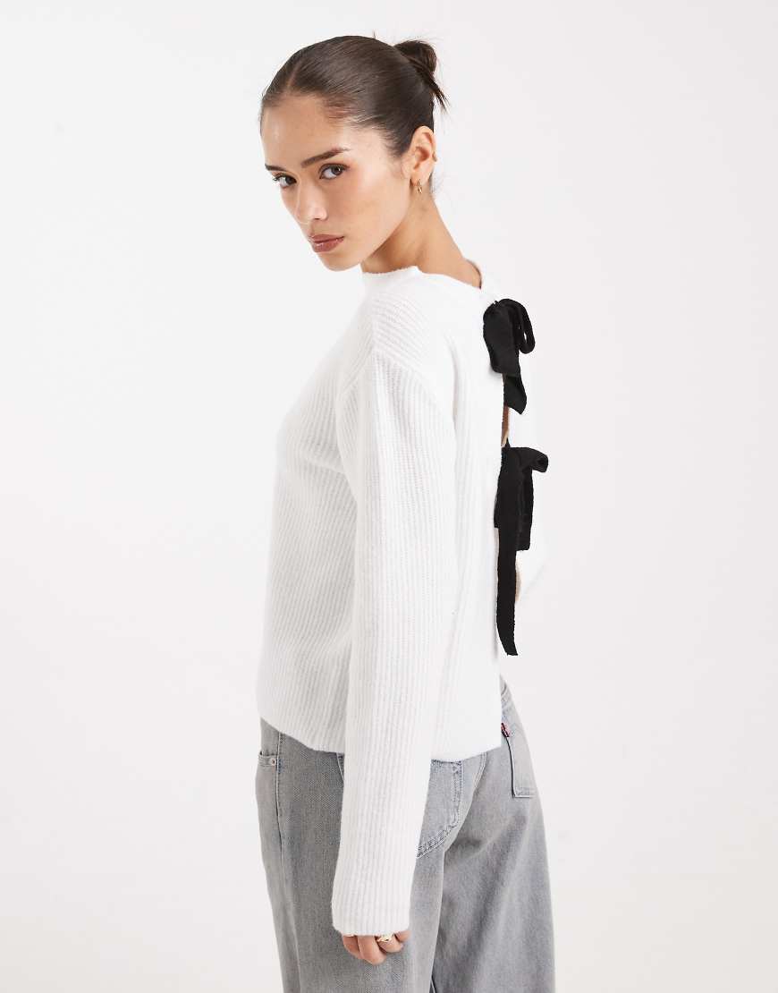 Pieces - Wendbare Strickjacke in Weiß mit kontrastierenden Bindebändern von Pieces