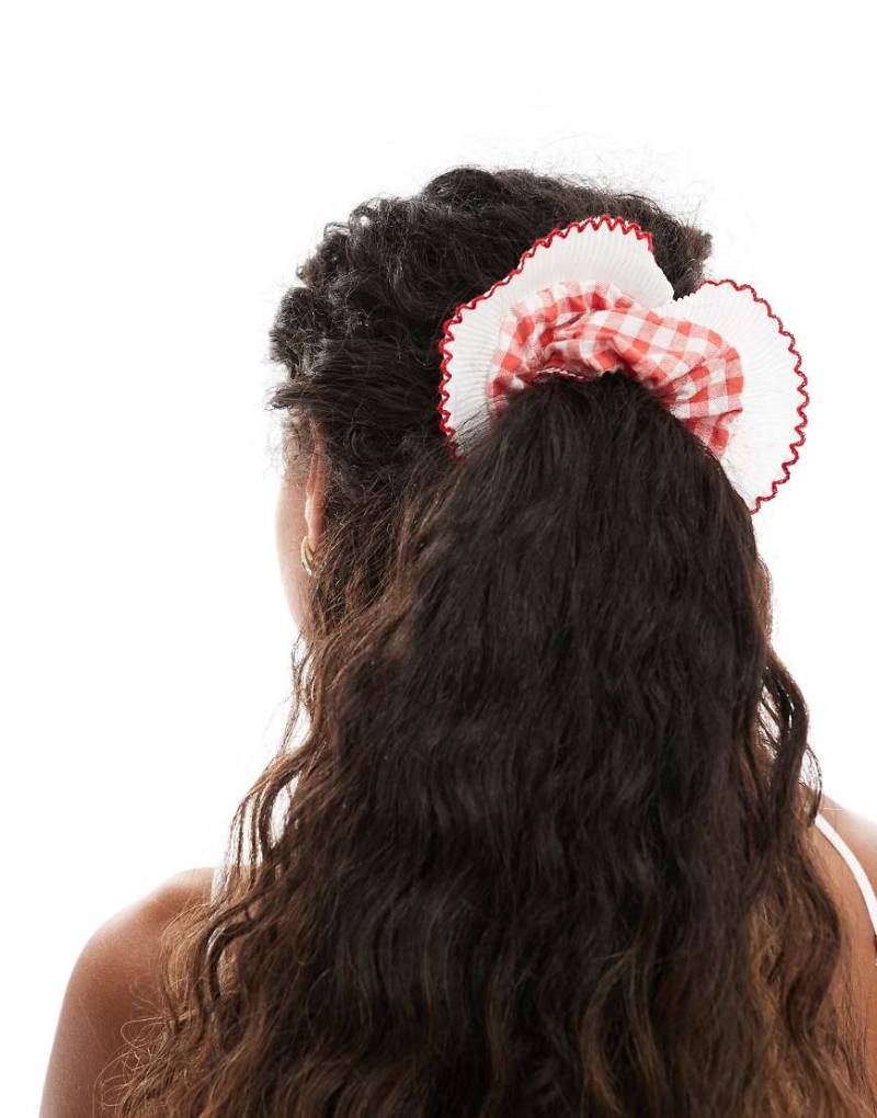 Pieces - Plissiertes Scrunchie-Haargummi in Rot und Weiß mit Vichy-Karos-Bunt von Pieces
