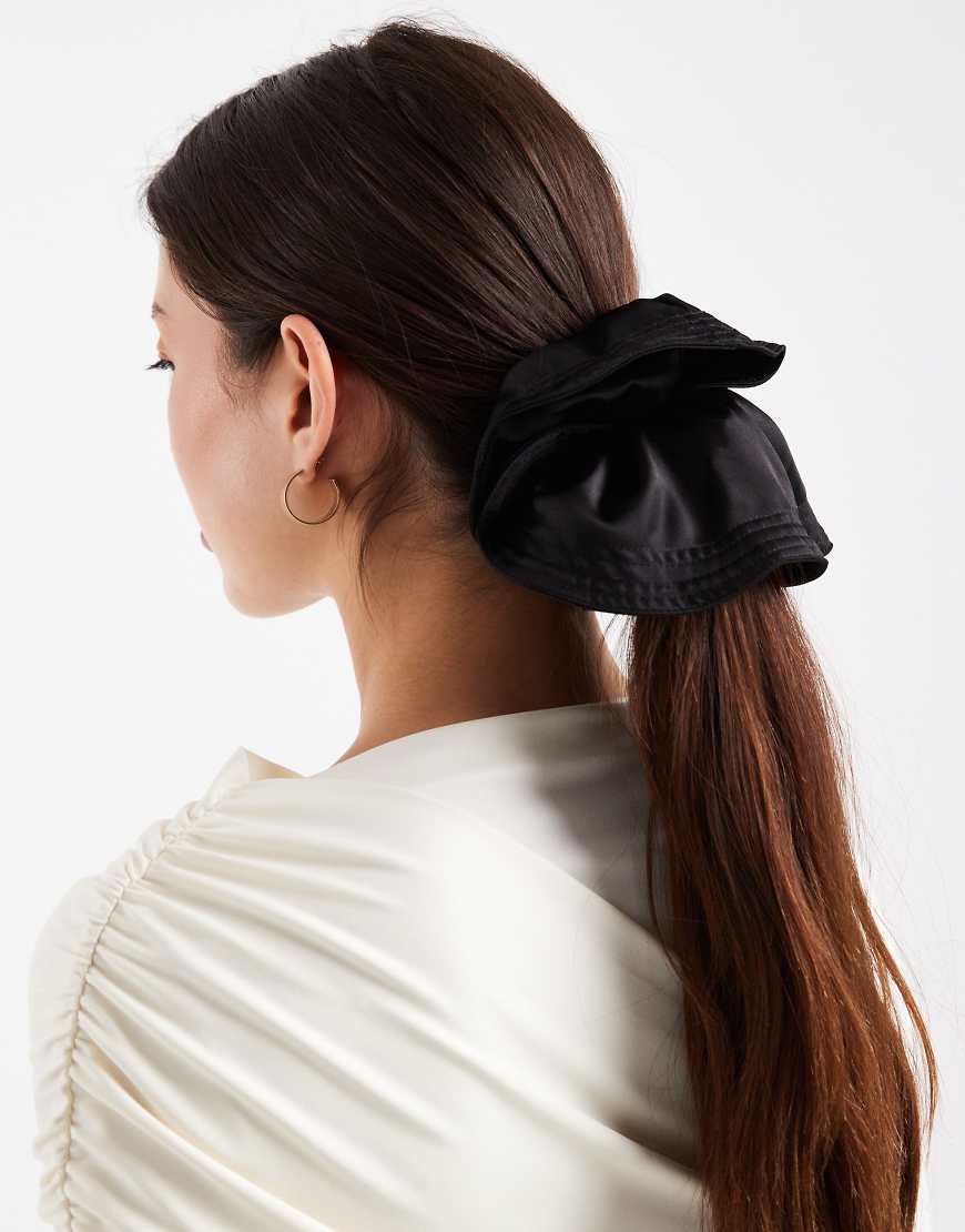 Pieces - XL - Scrunchie aus Satin in Schwarz von Pieces