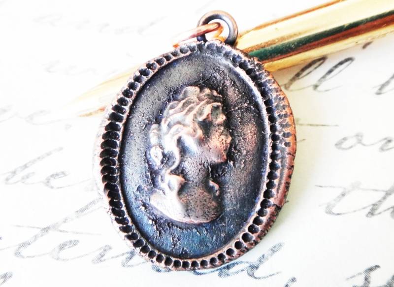 Antike Wachs Siegel Cameo Halskette - Kupfer Portrait Medaillon Antike Wachs Siegel Cameo Halskette - Kupfer Portrait Medaillon von PiecesOfII