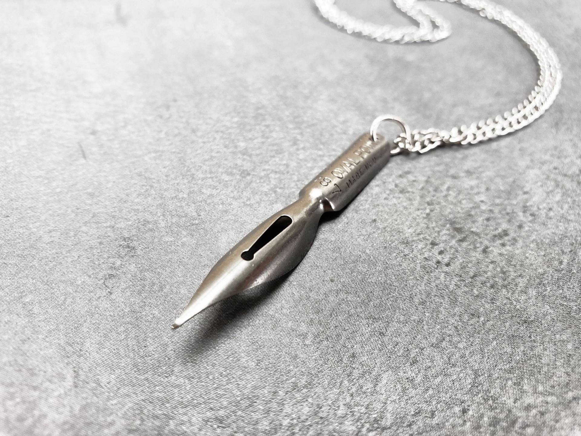 Füllfederhalter Halskette, Antique Pen Nib Geschenk Für Schriftsteller, Englisch Graduierte, Lehrer Geschenk, Poesie, Steampunk Halskette Gothic Füllfederhalter Halskette, Antique Pen Nib Geschenk Für Schriftsteller, Englisch Graduierte, Lehrer Geschenk, Poesie, Steampunk Halskette Gothic von PiecesOfII