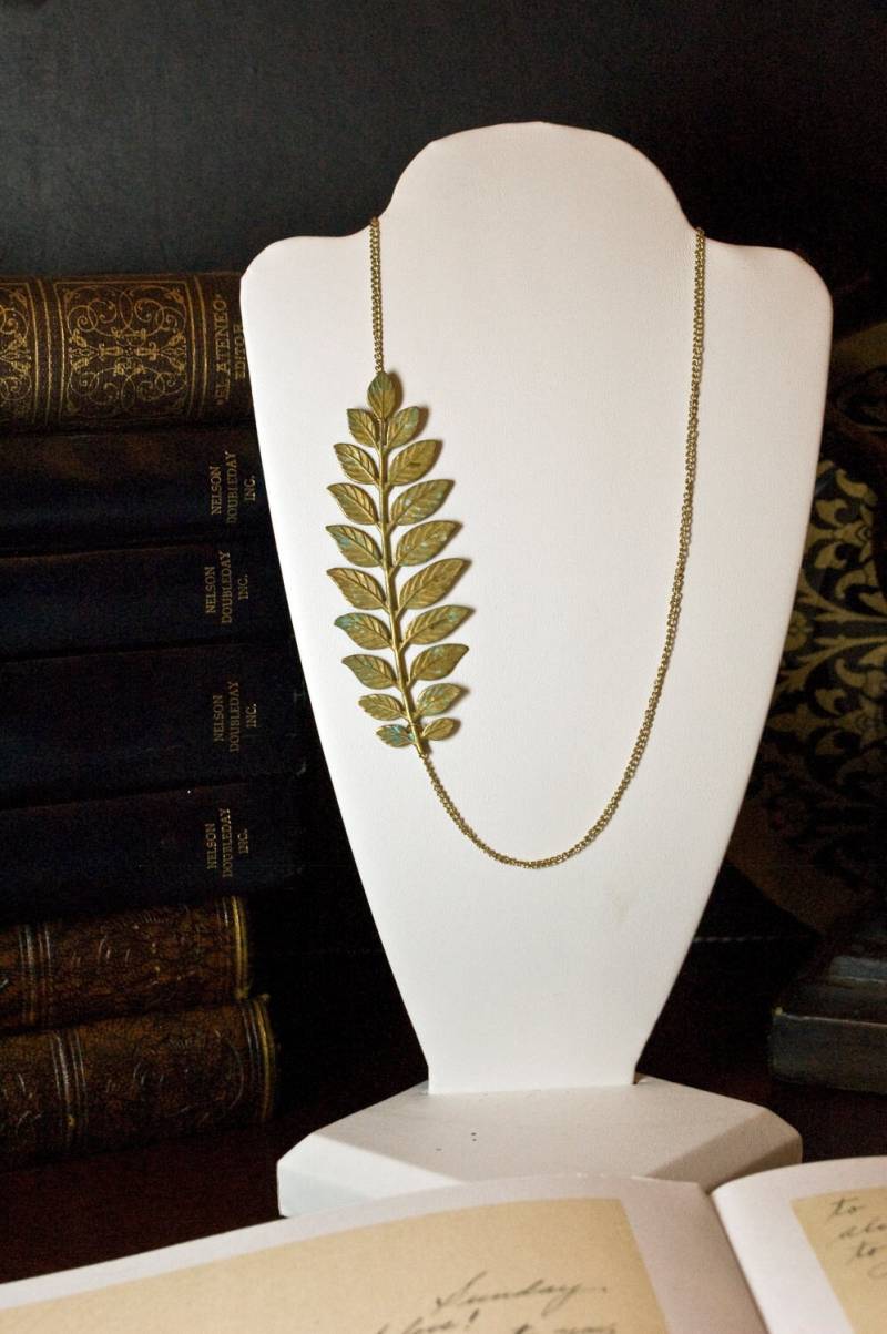 Helen Von Troy Fallen Leaf-Halskette Helen Von Troy Fallen Leaf-Halskette von PiecesOfII