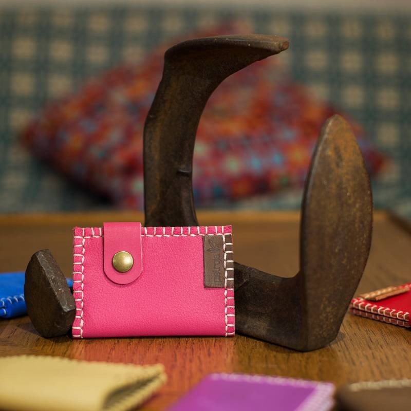 Kartenetui Aus Leder in Pink, Praktisch Und Bunt von Pielroja