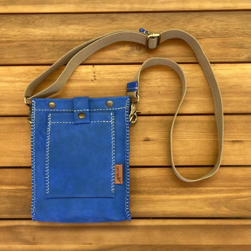 Kleine Blaue Leder Umhängetasche, Urban, Praktisch Und Sicher von Pielroja