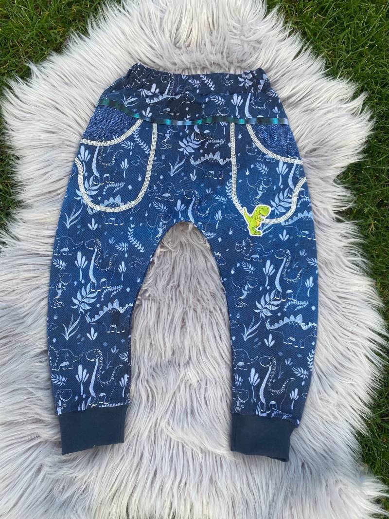 Baggy-Pants Pumphose Dinosaurier Baggy-Pants Pumphose Dinosaurier von PiepundMatz