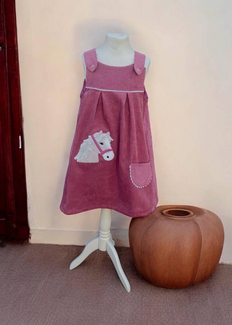 Latzkleid Cordkleid Mädchenkleid Mit Pferde Motiv von PiepundMatz