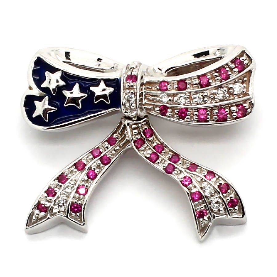 14K Weißgold American Bow Pin Brosche Mit Diamanten, Rubine Und Emaille von PierceOn