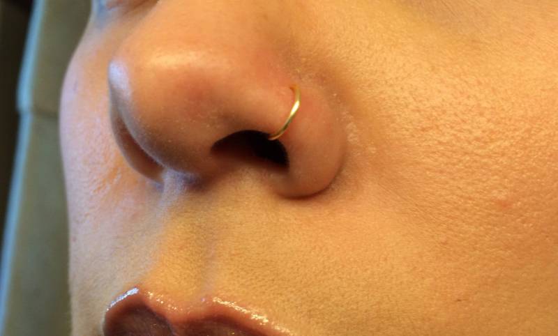 Winziger Künstlicher Nasenring - Set Von 2 Künstlichen Nasenringen Hoop Goldener Körperschmuck Fake Piercings Punk Schmuck von PierceandTat