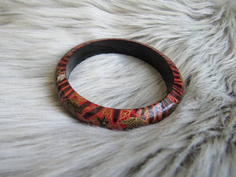 Vintage Schwarz Rot Gold Emaille Bemalt Holz African Inspiriert Armreif Armband Vintage Schwarz Rot Gold Emaille Bemalt Holz African Inspiriert Armreif Armband von PiercedorPretty