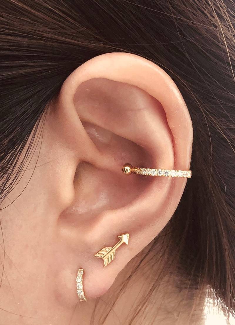 Cz Diamant Conch Creolen 1 Stück Sterling Silber Knorpel-Piercing Cz Diamant Conch Creolen 1 Stück Sterling Silber Knorpel-Piercing von PiercingRoomByJay