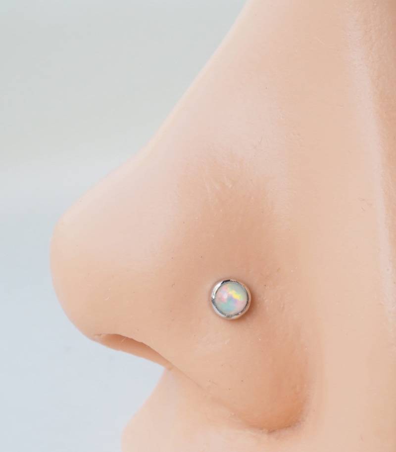 Weißer Opal Sterling Silber Nasenstecker 20 Gauge | 1 Stück Weißer Opal Sterling Silber Nasenstecker 20 Gauge | 1 Stück von PiercingRoomByJay