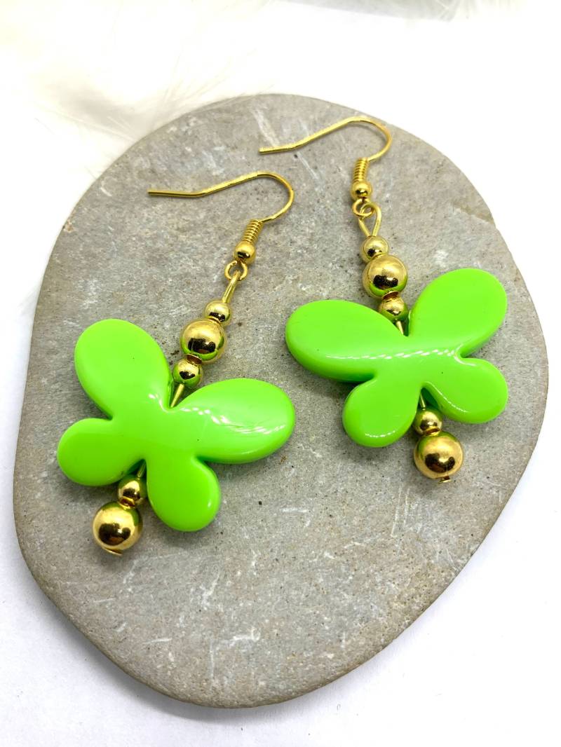Grüne Schmetterlings - Und Goldene Schmetterlingsperlenohrringe von PierresetPlume