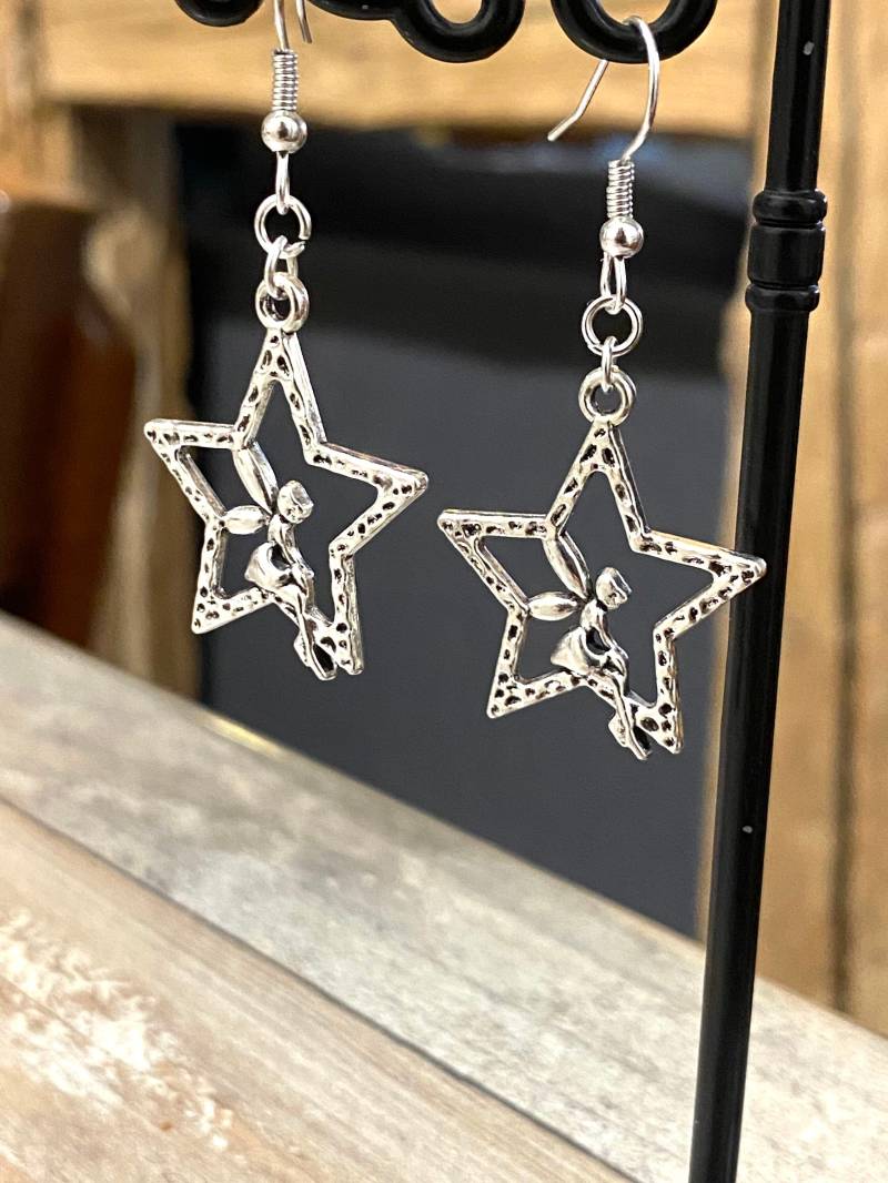 Silberne Metallohrringe Little Tinkerbell Auf Ihrem Stern von PierresetPlume