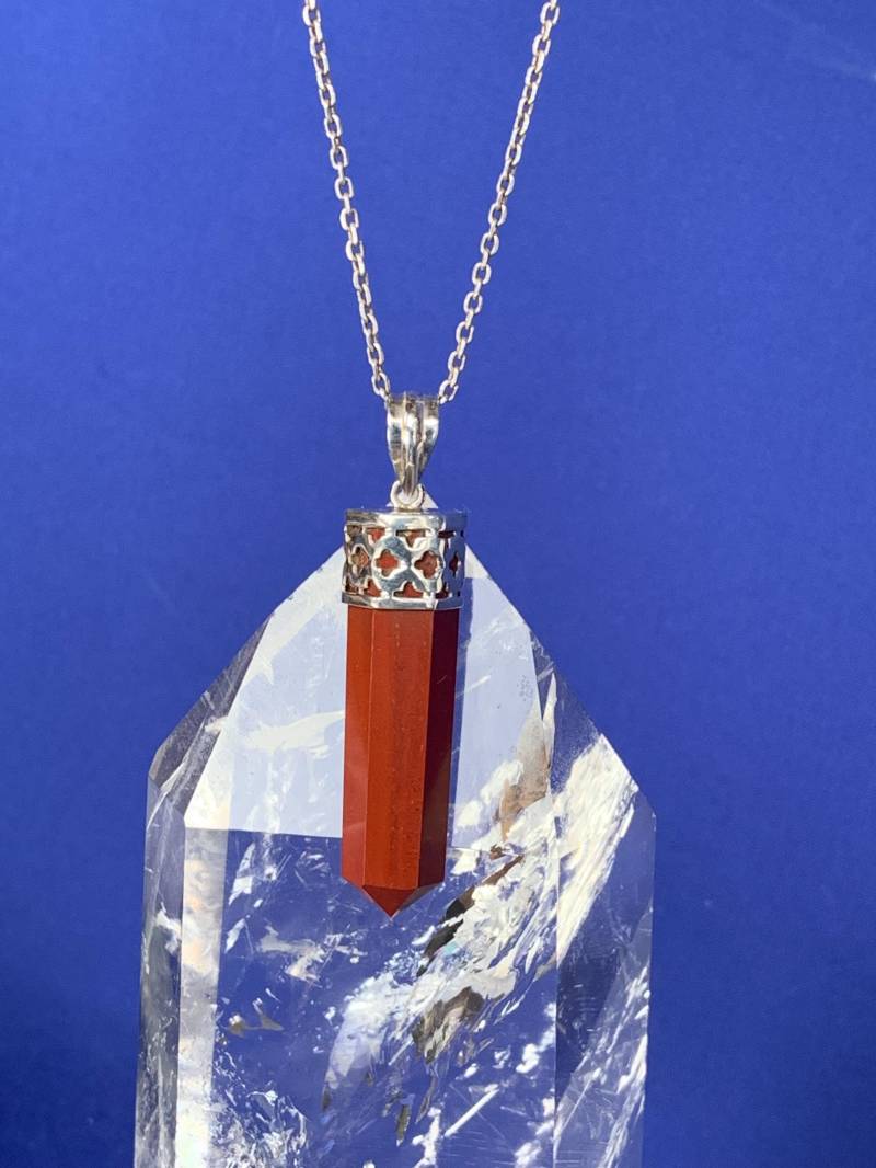 Halskette Mit Anhänger in Form Eines Roten Jaspis Und Sterlingsilber von Pierresetmonde