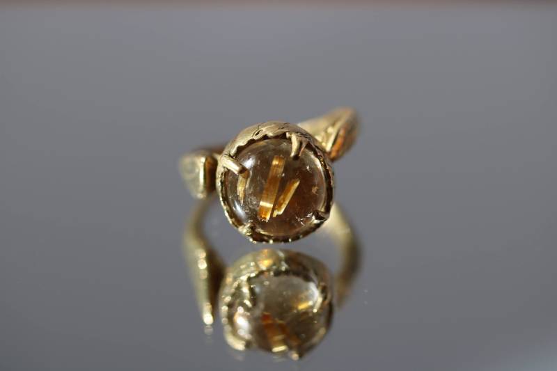 Blatt Messing Rutilquarz Ring - Größe 5 Statement von PigeonDynamite