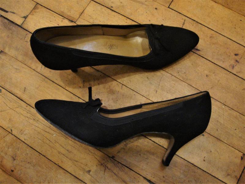 Vintage 1950Er 1960Er Jahre Schwarze Wildleder Pumps Schuhe Heels Naturalizer Größe 8, 5 Aaa Narrow von Piggleyspassion