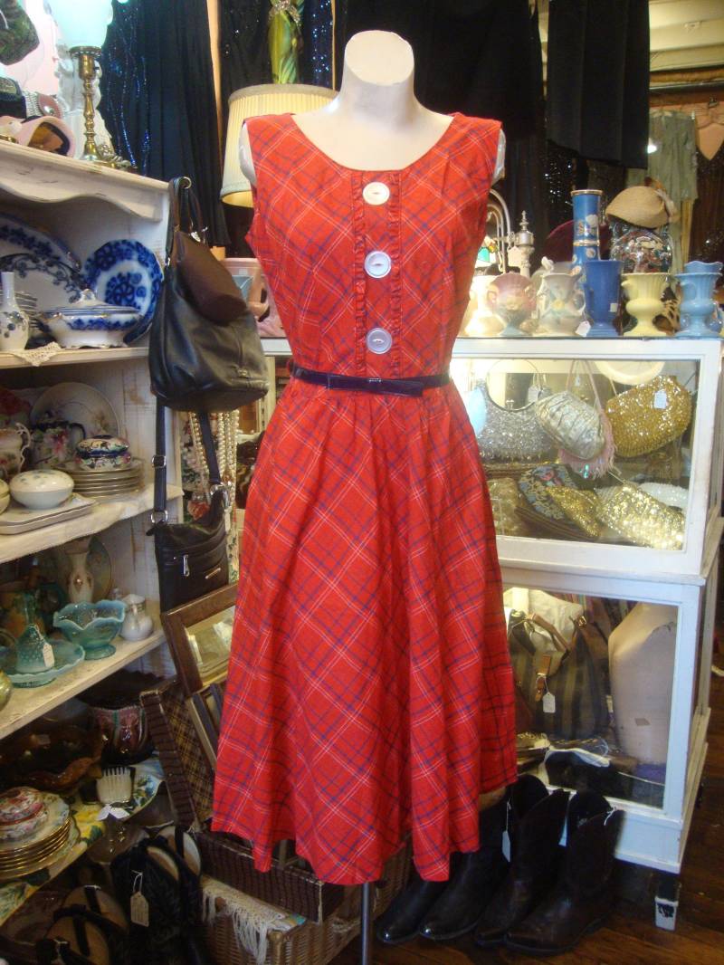 Vintage 50Er Jahre Kariertes Baumwoll Kleid Rot Blau Tellerrock, Medium von Piggleyspassion