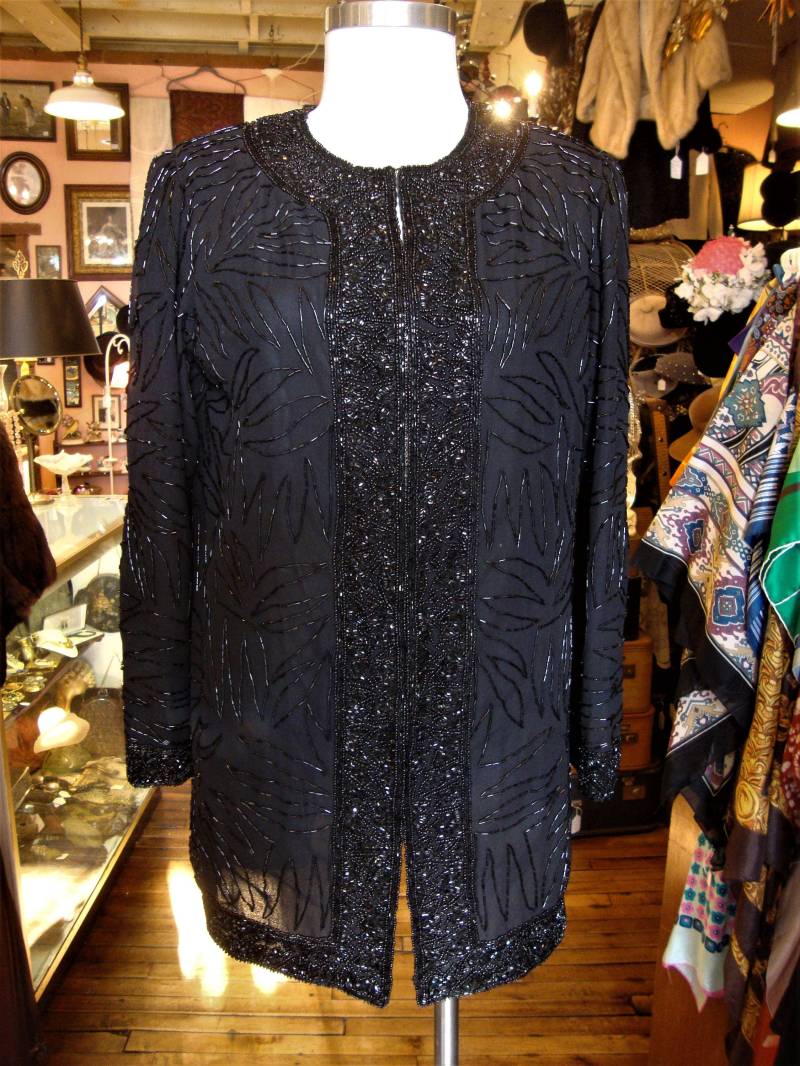 Vintage Schwarze Perlen Trophäe Cocktail Abendjacke Klein von Piggleyspassion