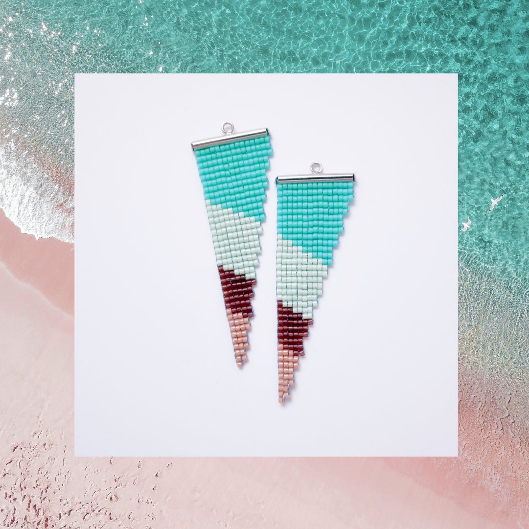 Bronte Beach/Webstuhl Perlen Ohrringe Petrol Und Pink Lebendige Kleine Batch-Schmuck Bronte Beach/Webstuhl Perlen Ohrringe Petrol Und Pink Lebendige Kleine Batch-Schmuck von PigmentProject