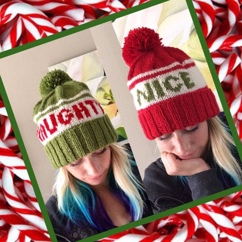 Set Von Frechen Und Schönen Pom Mützen, Rote Grüne Handgestrickte Wintermützen, Skimützen, Snowboardmützen, Weihnachtsmützen von Pikeys