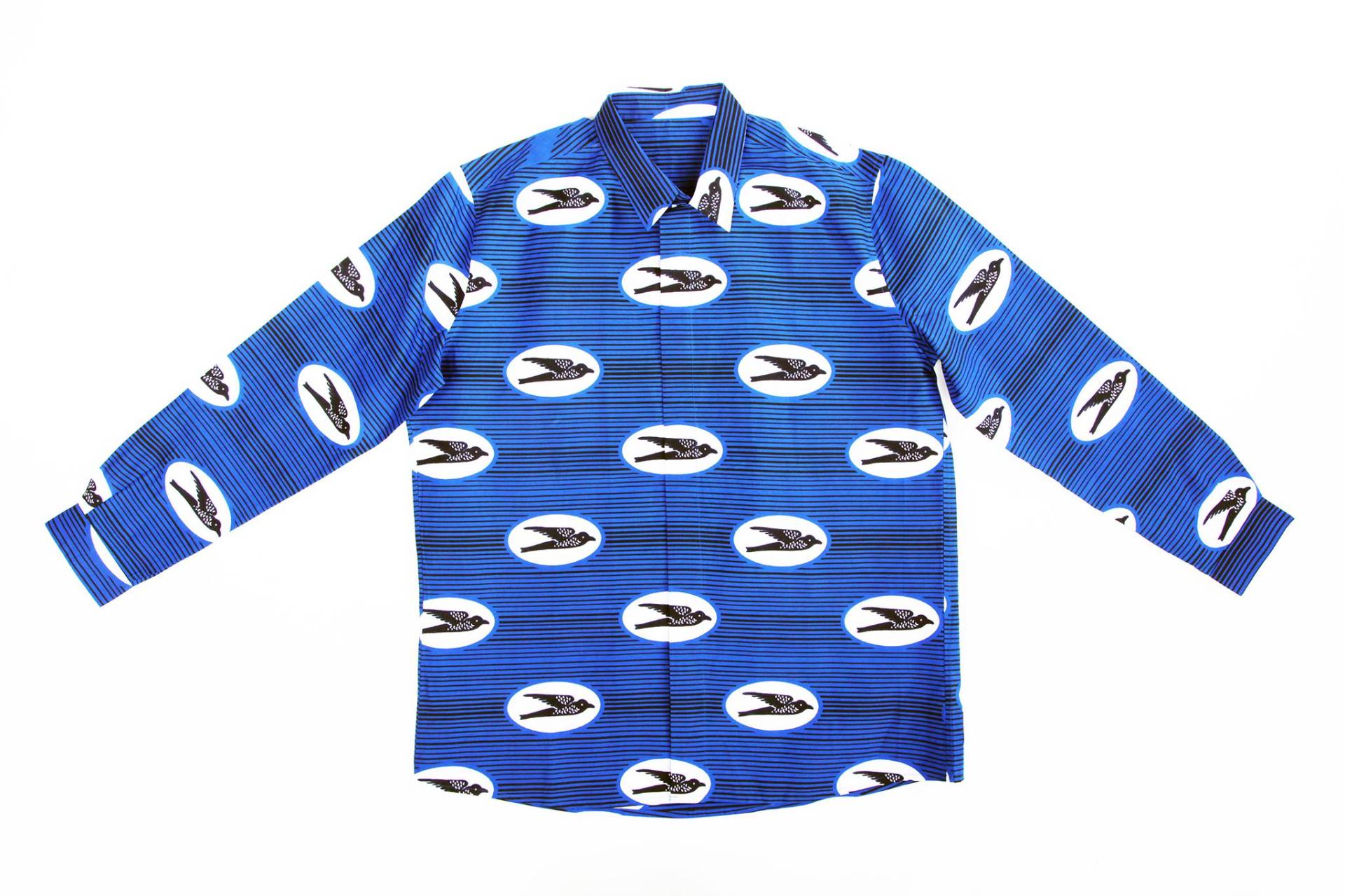 "Erwachsene Unisex Button Down Classic Kragenhemd "Vögel Fliegen Hoch, Blau" Faire Löhne Nachhaltige Sozial Verantwortliche Mode." von PikkuTakki