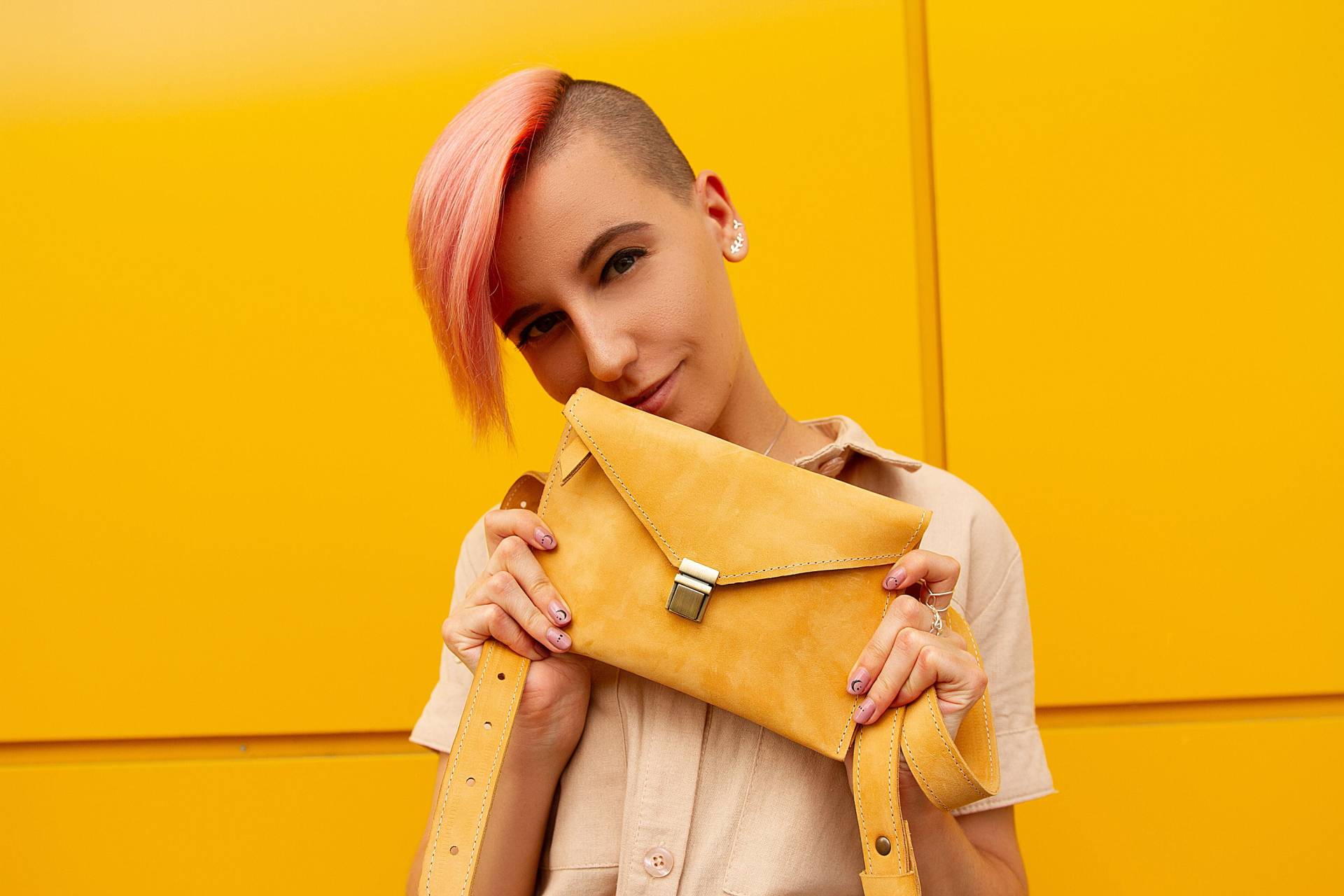 Brautjungfer Kupplung, Lederkupplung Mit Riemen, Umschlag Leder Kupplung Tasche, Monogramm Damen Geldbörse Gelbe von Pikore