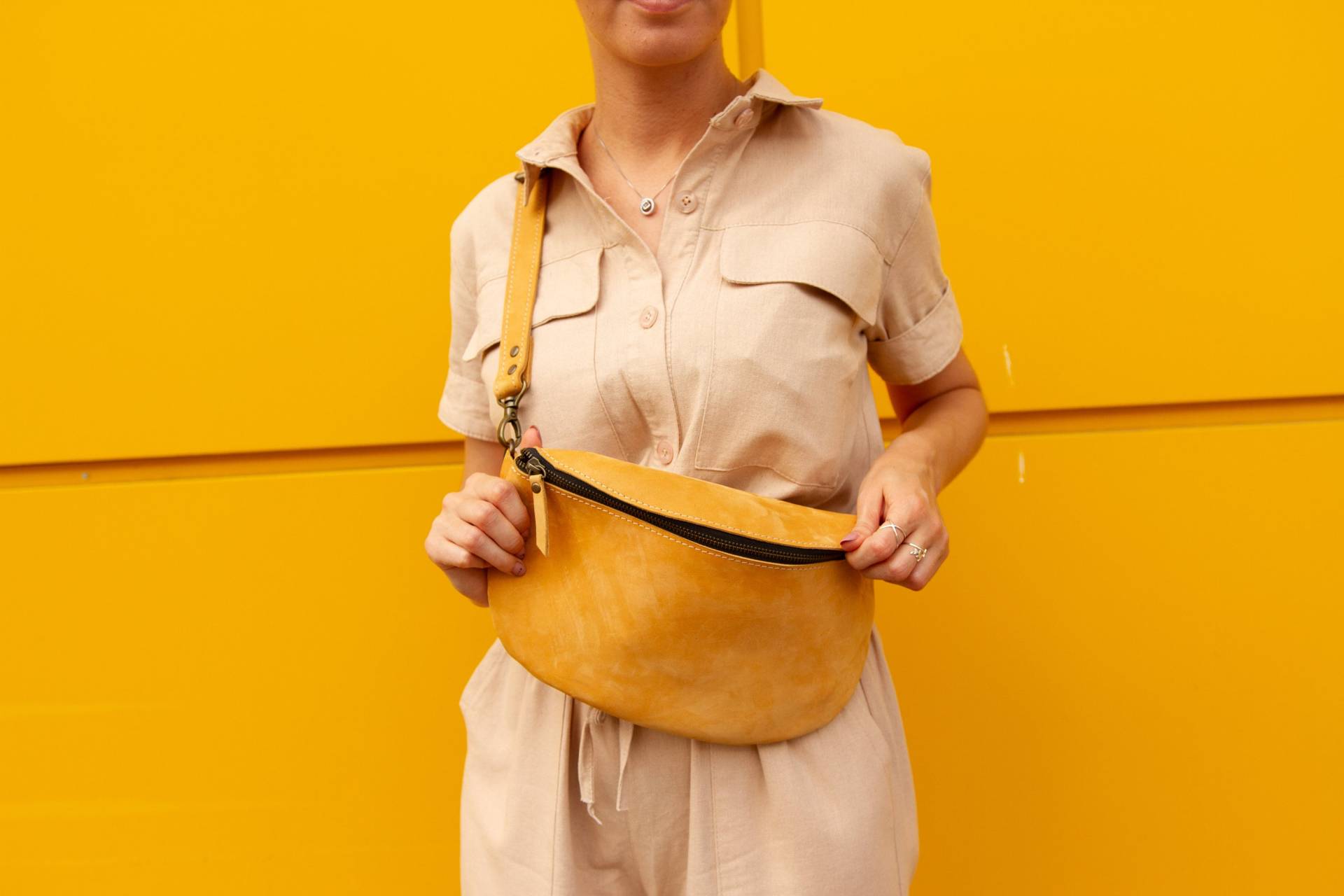 Leder Bauchtasche Für Frau, Große Frauen, Gelbe Bauchtasche, Damen Benutzerdefinierte Mit Logo von Pikore