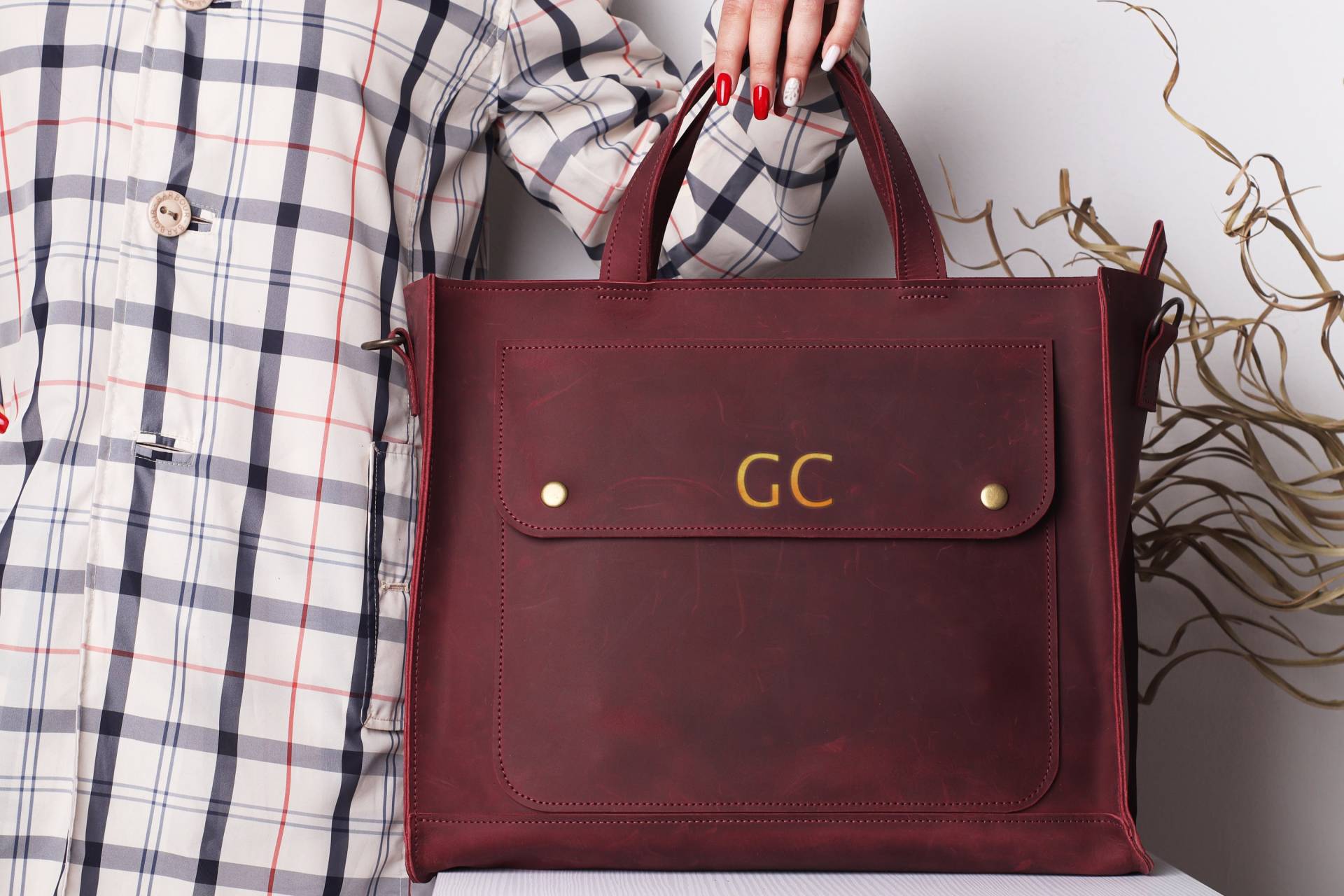 Ledertasche Mit Reißverschluss, Für Die Arbeit, Handgefertigt, Laptop, Monogramm von Pikore