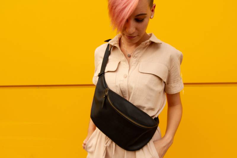 Umhängetasche Aus Leder Für Frauen, Crossbody-Brusttasche, Handgemachte Bauchtasche, Leder-Gürteltasche Große Stilvolle Bauchtasche Frauen von Pikore