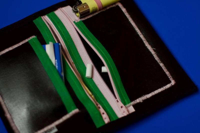 I Upcycling Blague À Tabac Porte-Monnaie Polyvalent Hydrofuge Noir & Vert von Pikto3000