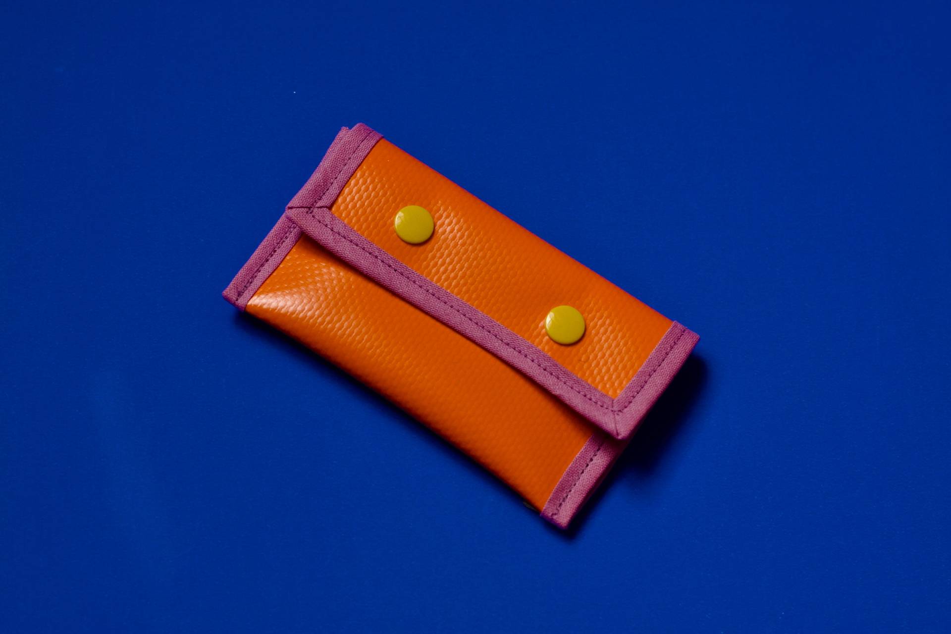 I Upcycling Coucou Lkw Push Buttons Wallet I Upcycling Coucou Lkw Push Buttons Wallet von Pikto3000