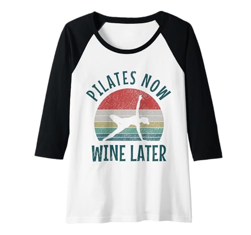 Damen Pilates Now Wine Later Lustiger Yoga Pilates Instruktor Sport Raglan von Pilates Apparel & Gifts