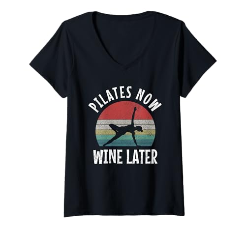 Damen Pilates Now Wine Later Lustiger Yoga Pilates Instruktor Sport T-Shirt mit V-Ausschnitt von Pilates Apparel & Gifts
