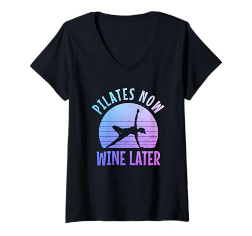 Damen Pilates Now Wine Later Lustiger Yoga Pilates Instruktor Sport T-Shirt mit V-Ausschnitt Damen Pilates Now Wine Later Lustiger Yoga Pilates Instruktor Sport T-Shirt mit V-Ausschnitt von Pilates Apparel & Gifts