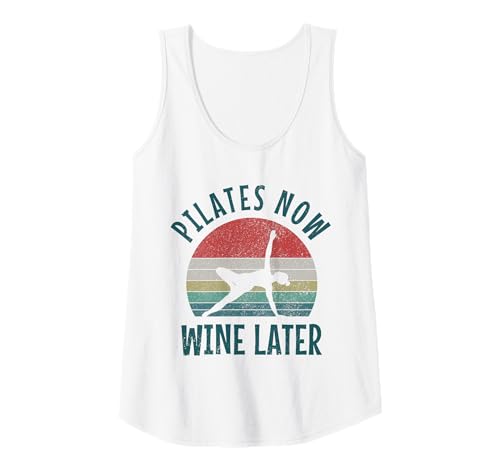 Damen Pilates Now Wine Later Lustiger Yoga Pilates Instruktor Sport Tank Top von Pilates Apparel & Gifts