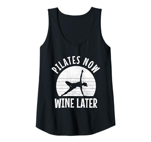 Damen Pilates Now Wine Later Lustiger Yoga Pilates Instruktor Sport Tank Top von Pilates Apparel & Gifts
