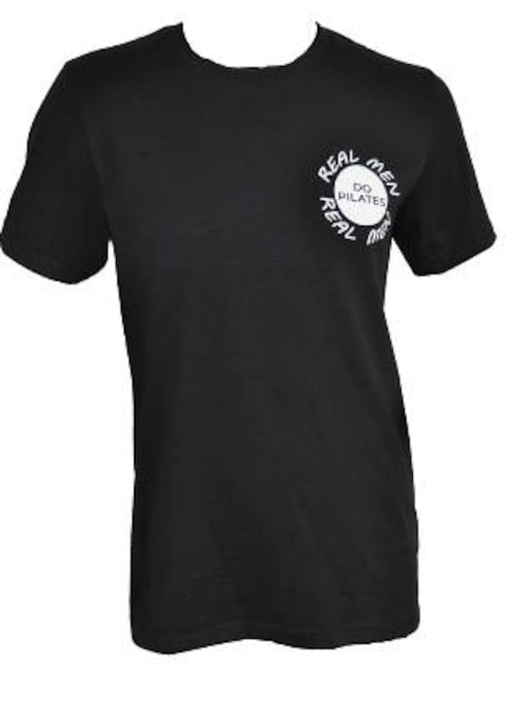 Echte Männer Tun Pilates Männer-T-Shirt/Herren T Shirt Mens Echte Männer Tun Pilates Männer-T-Shirt/Herren T Shirt Mens von PilatesBodyStore