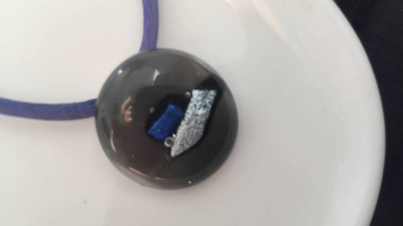 Dichroic Glasanhänger, Ein Echter Hingucker Mit Passendem Stoffhalsband von Pilbri