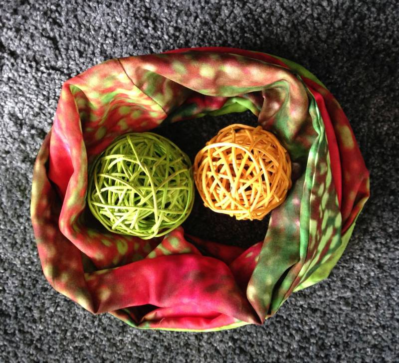 Loop Als Unikat, Pilbri Kunst, Tragbare Grün Rot, Modernes Design, Softe Qualität von Pilbri