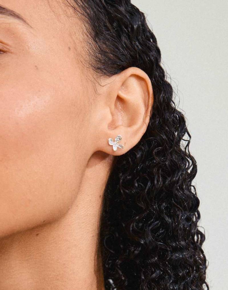 Pilgrim - Aglaia - Versilberte Ohrringe von Pilgrim