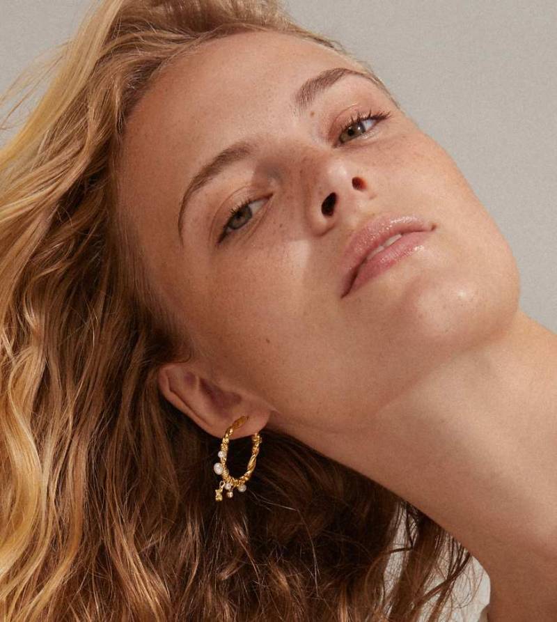 Pilgrim - Ana - Vergoldete Creolen mit Zierperlen und Kristall-Goldfarben von Pilgrim