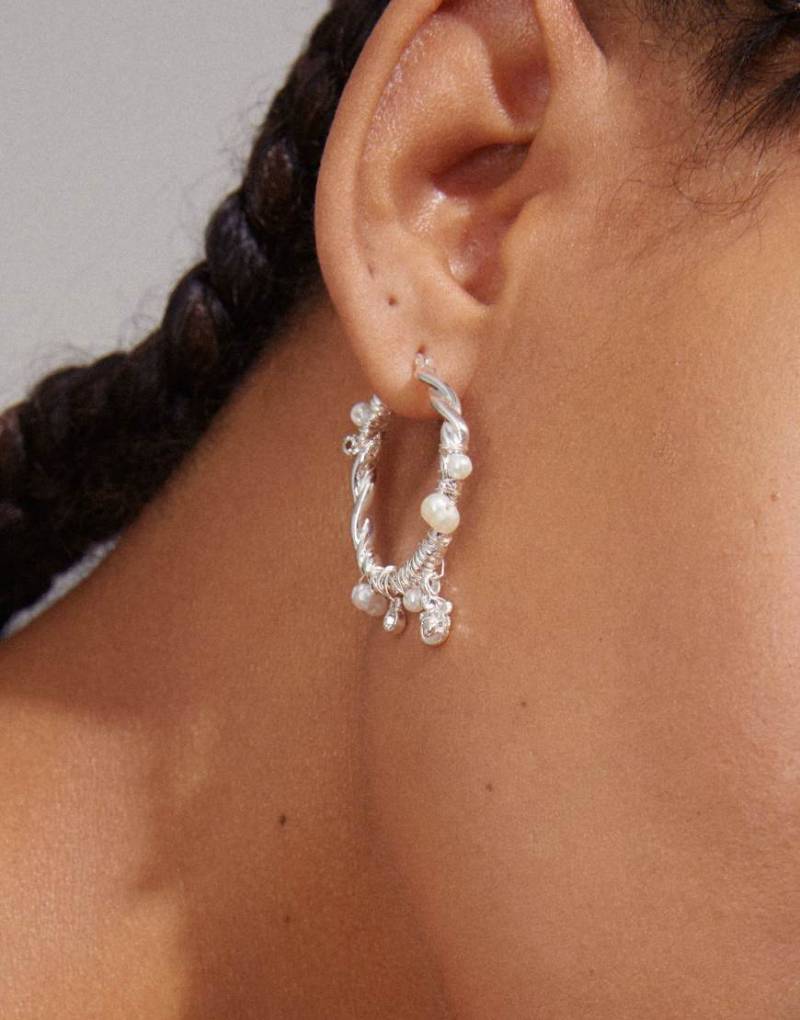 Pilgrim - Ana - Versilberte Creolen mit Zierperlen und Kristallbesatz von Pilgrim