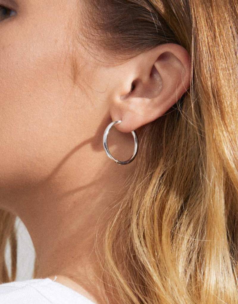 Pilgrim - Charm - Große versilberte Creolen von Pilgrim