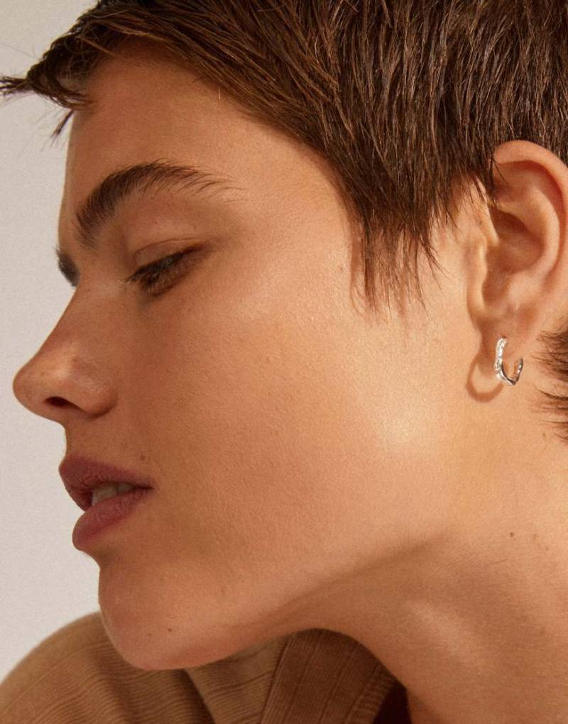 Pilgrim - Eddy - Kleine versilberte Creolen mit natürlicher Form von Pilgrim