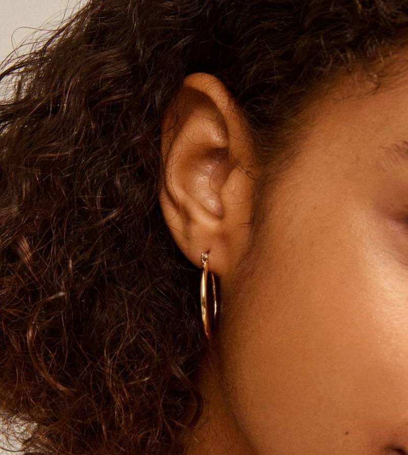 Pilgrim - Layla - Vergoldete, mittelgroße Creolen-Goldfarben von Pilgrim