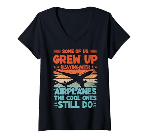 Damen Einige von uns sind aufgewachsen, mit Flugzeugen zu spielen, die coolen T-Shirt mit V-Ausschnitt Damen Einige von uns sind aufgewachsen, mit Flugzeugen zu spielen, die coolen T-Shirt mit V-Ausschnitt von Pilot Christmas Funny Airline Present