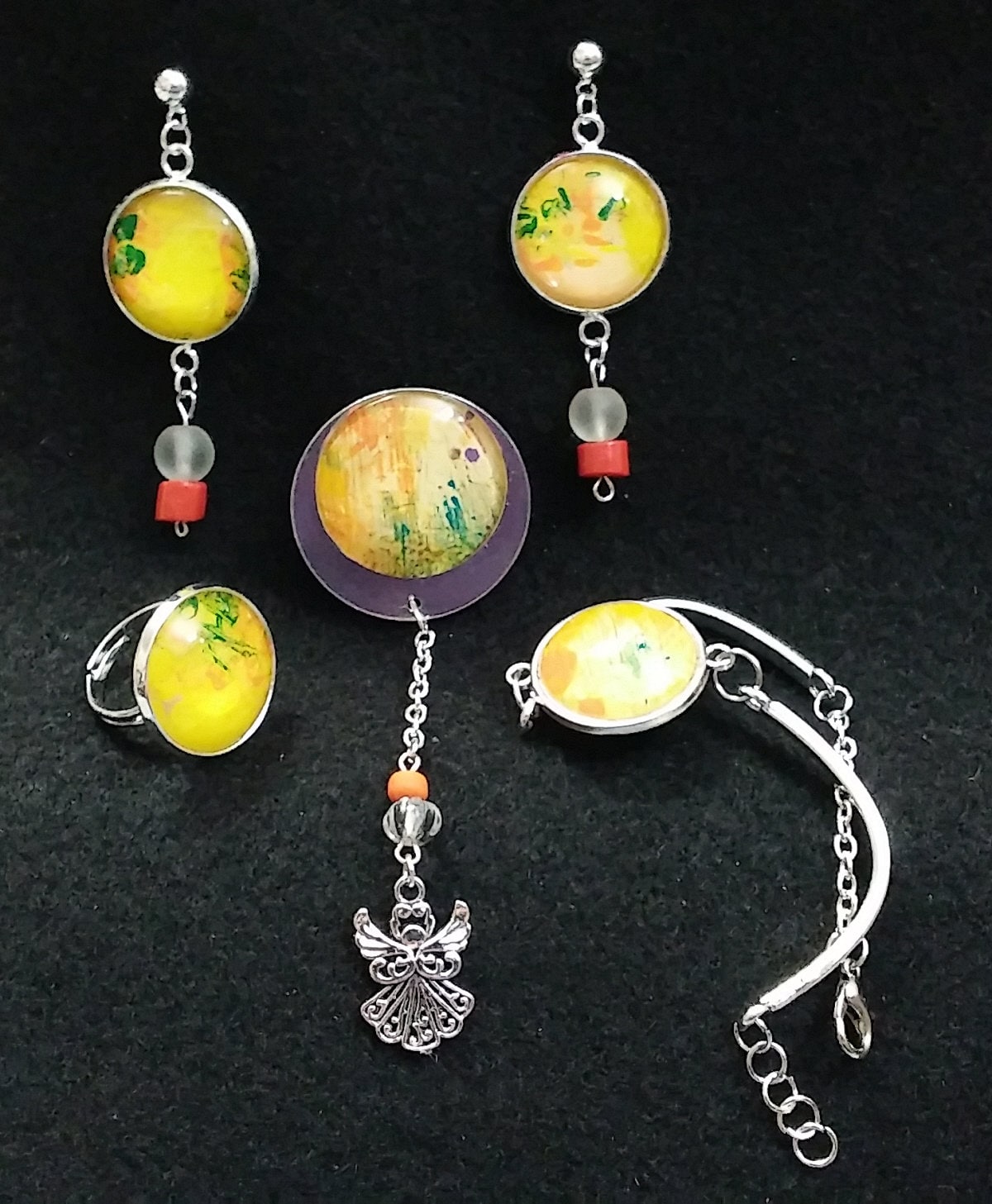 B2. 4 Teiliges Schmuckset Aus Acrylhaut. Gelbe Brosche Mit Charm, Passendes Armband, Ohrringe Und Ring, Acryl Hautschmuck, Muttertag B2. 4 Teiliges Schmuckset Aus Acrylhaut. Gelbe Brosche Mit Charm, Passendes Armband, Ohrringe Und Ring, Acryl Hautschmuck, Muttertag von PimmCreations