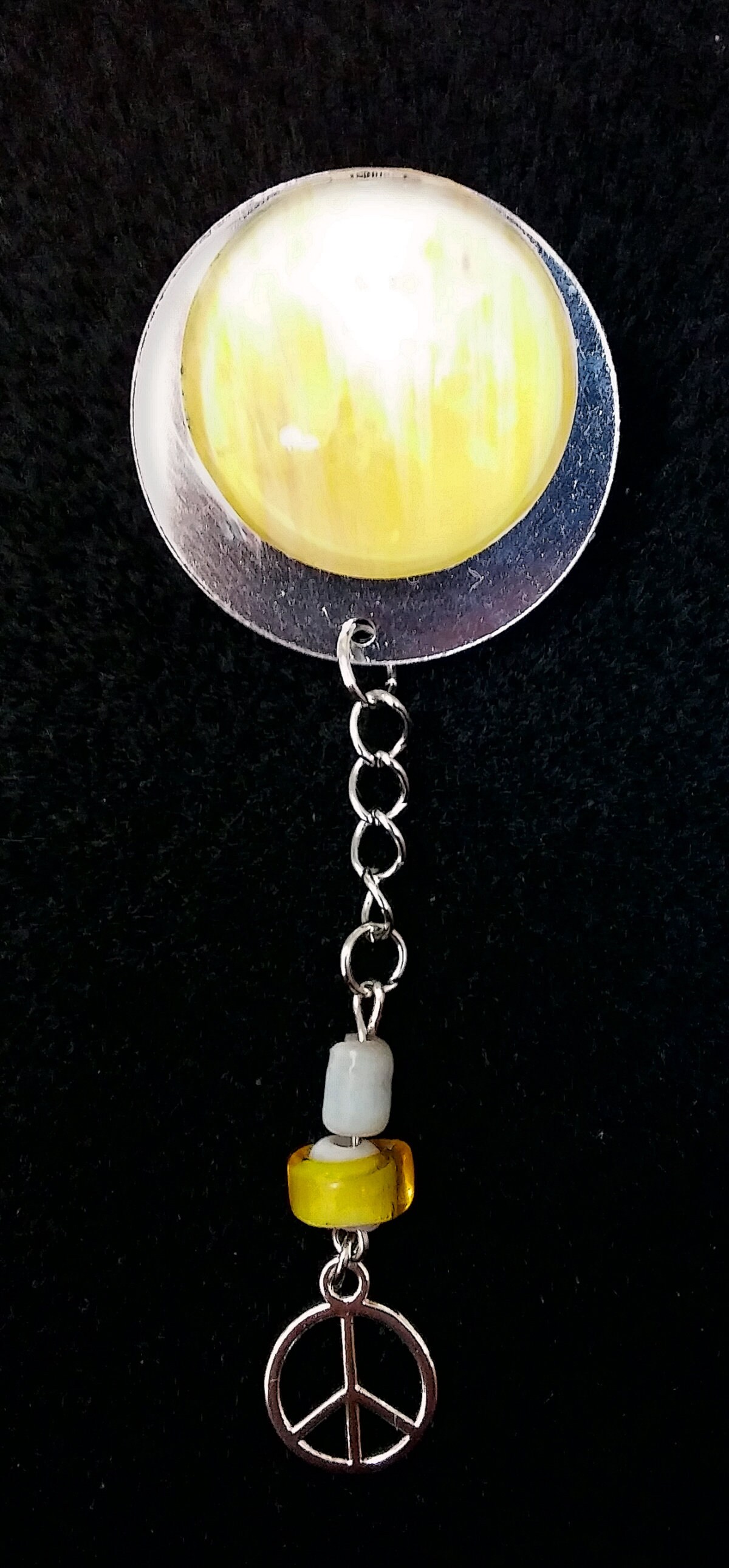 B3. Hautschmuck Aus Acryl. Gelbe Brosche Mit Charm. Acryl Haut Pin. Gelber Pin Peace Zeichen Anhänger. Geschenk Für Sie B3. Hautschmuck Aus Acryl. Gelbe Brosche Mit Charm. Acryl Haut Pin. Gelber Pin Peace Zeichen Anhänger. Geschenk Für Sie von PimmCreations
