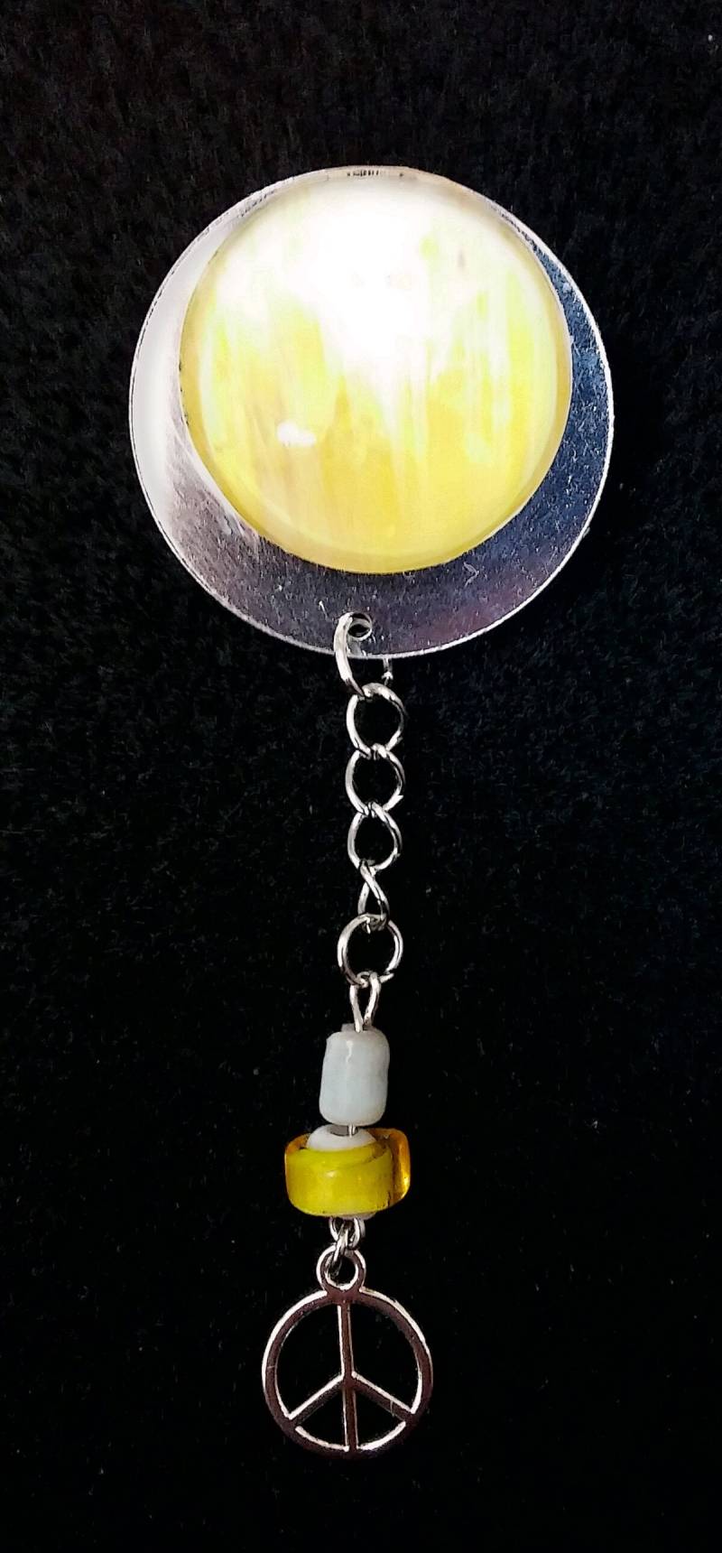 B3. Hautschmuck Aus Acryl. Gelbe Brosche Mit Charm. Acryl Haut Pin. Gelber Pin Peace Zeichen Anhänger. Geschenk Für Sie B3. Hautschmuck Aus Acryl. Gelbe Brosche Mit Charm. Acryl Haut Pin. Gelber Pin Peace Zeichen Anhänger. Geschenk Für Sie von PimmCreations
