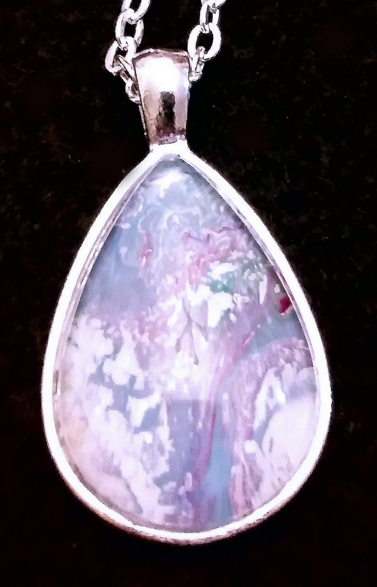 N. Acrylmalerei Haut Cabochon Anhänger. Geschenk Für Sie. Moderner Teardrop Silberfarbene Kette. Mama N. Acrylmalerei Haut Cabochon Anhänger. Geschenk Für Sie. Moderner Teardrop Silberfarbene Kette. Mama von PimmCreations